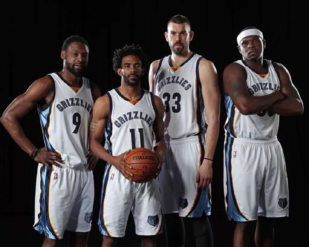 BBC：前曼城球员巴顿因社媒攻击性言论被判6个月监禁（BBC：前曼城球员巴顿因在社交媒体发表仇恨言论被判入狱6个月）