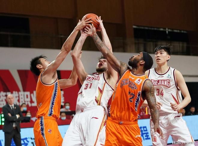 新鹏城官方：中超收官战主场vs成都票价全场60元，地点在肇庆（新鹏城官宣：中超收官战主场迎战成都，全场票价60元，比赛在肇庆进行）