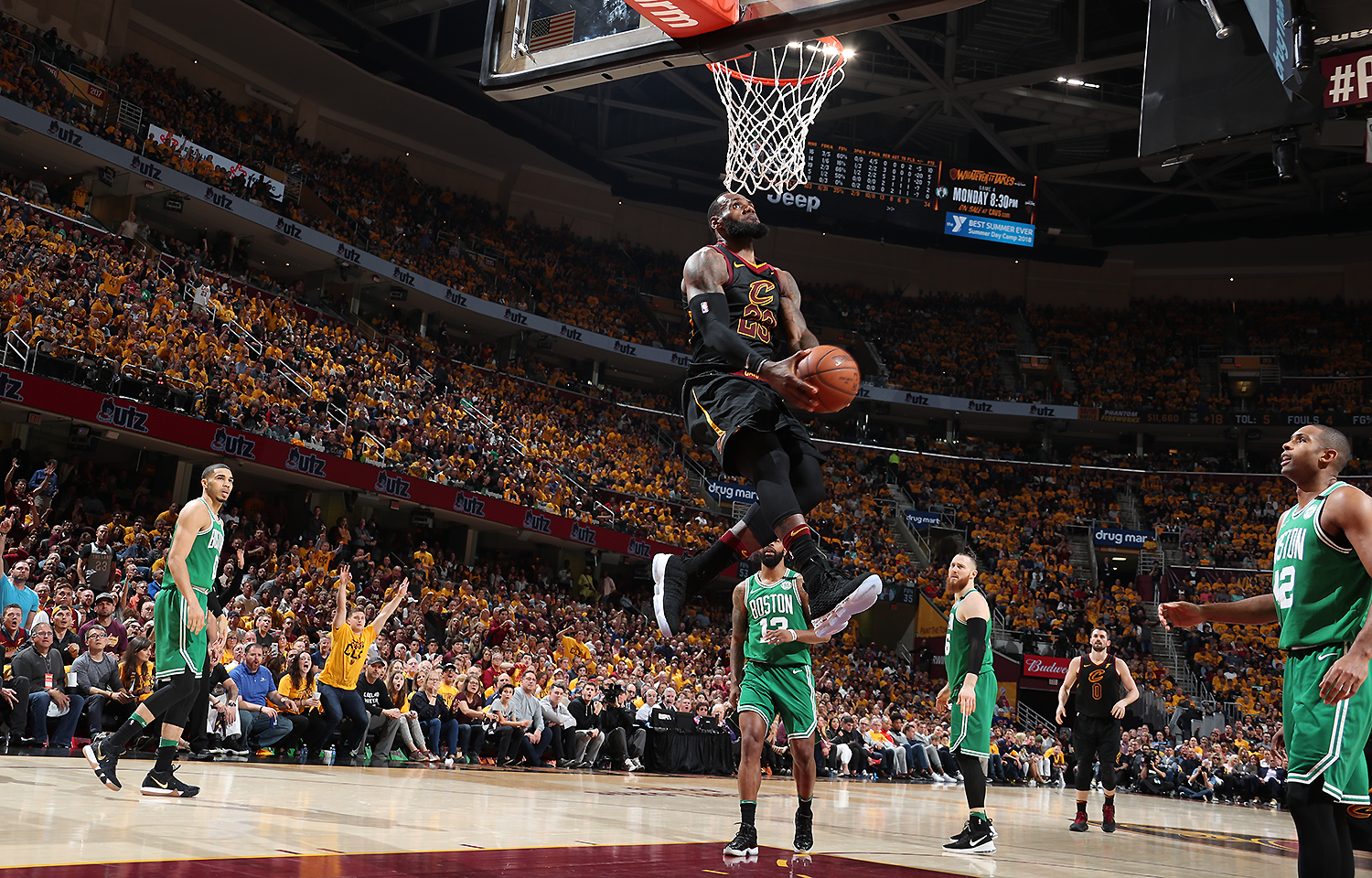 亲兄弟明算账,谁打得好谁上（兄弟归兄弟，账要算清，凭实力上场）