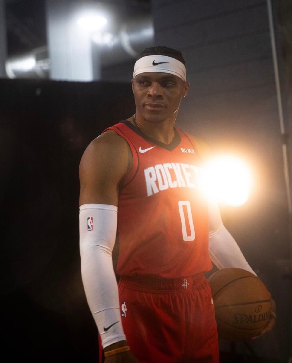 拉奎尔罗德里格斯对决妮琪贝拉引关注（拉奎尔罗德里格斯大战妮琪贝拉成焦点）