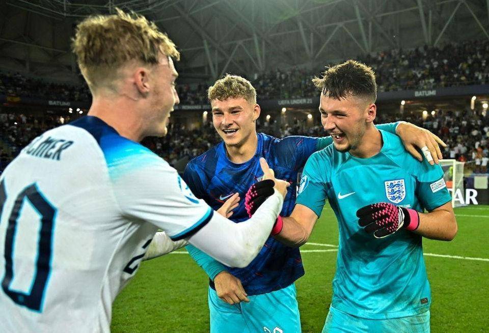 在空中直上直下：福法纳对阵巴萨个人集锦（腾空制霸：福法纳对阵巴萨高光时刻）