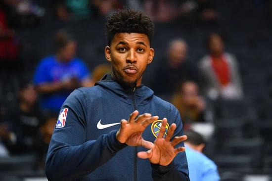 埃芬博格：希望未来乌尔比希成为拜仁一门，目前他是出色替补（埃芬博格：期待乌尔比希未来坐稳拜仁主力门将，当下他是可靠替补）