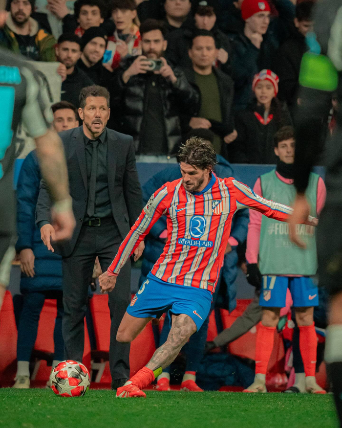 自加盟拜仁以来，奥利塞助攻、成功过人等数据位列德甲第一（加盟拜仁后，奥利塞在助攻和成功过人等指标上领跑德甲）